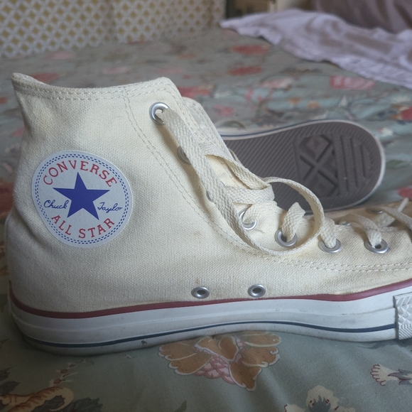 Cream coloured chuck taylor all star high tops - Picture 5 of 8